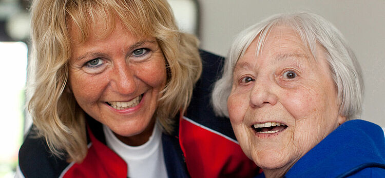 Ambulante Pflege, DRK, Wohlfahrtsverband, Augentropfen, Hausbesuch, Patient, Pflegedienst, Pfleger, Pflegerin